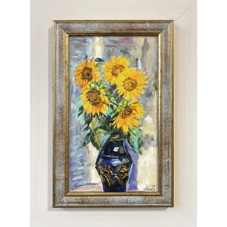 Bouquet of sunflowers in a blue vase